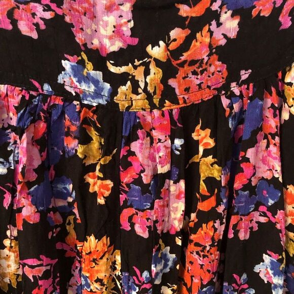 RACHEL ROY SIZE MEDIUM NWOT BLACK FLORAL CROPPED BUTTON FRONT PEASANT BOHO TOP - Picture 8 of 10